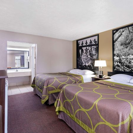 Super 8 By Wyndham Locust Grove Motel Екстериор снимка