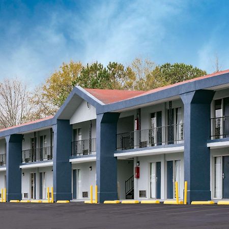 Super 8 By Wyndham Locust Grove Motel Екстериор снимка