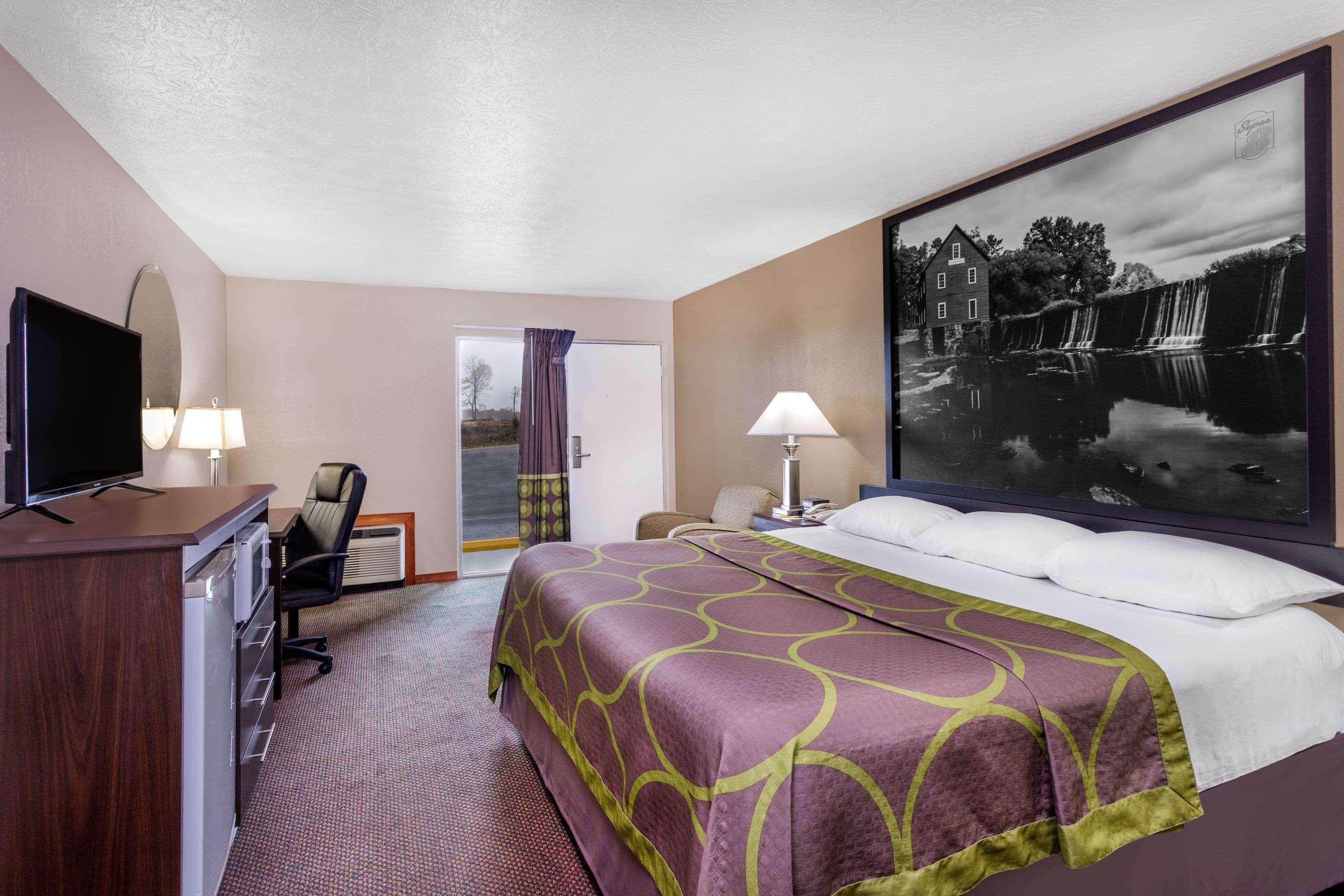 Super 8 By Wyndham Locust Grove Motel Екстериор снимка