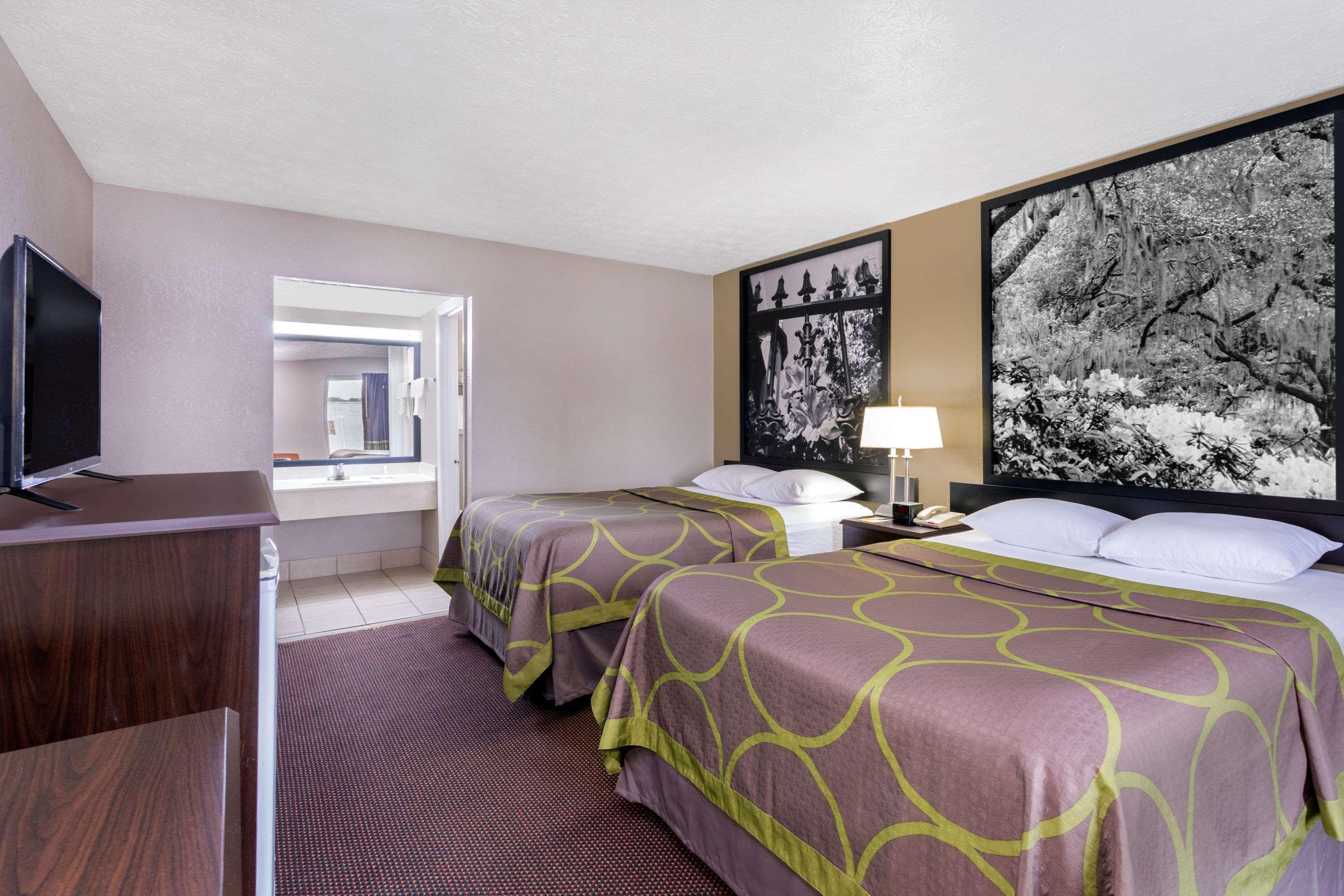 Super 8 By Wyndham Locust Grove Motel Екстериор снимка