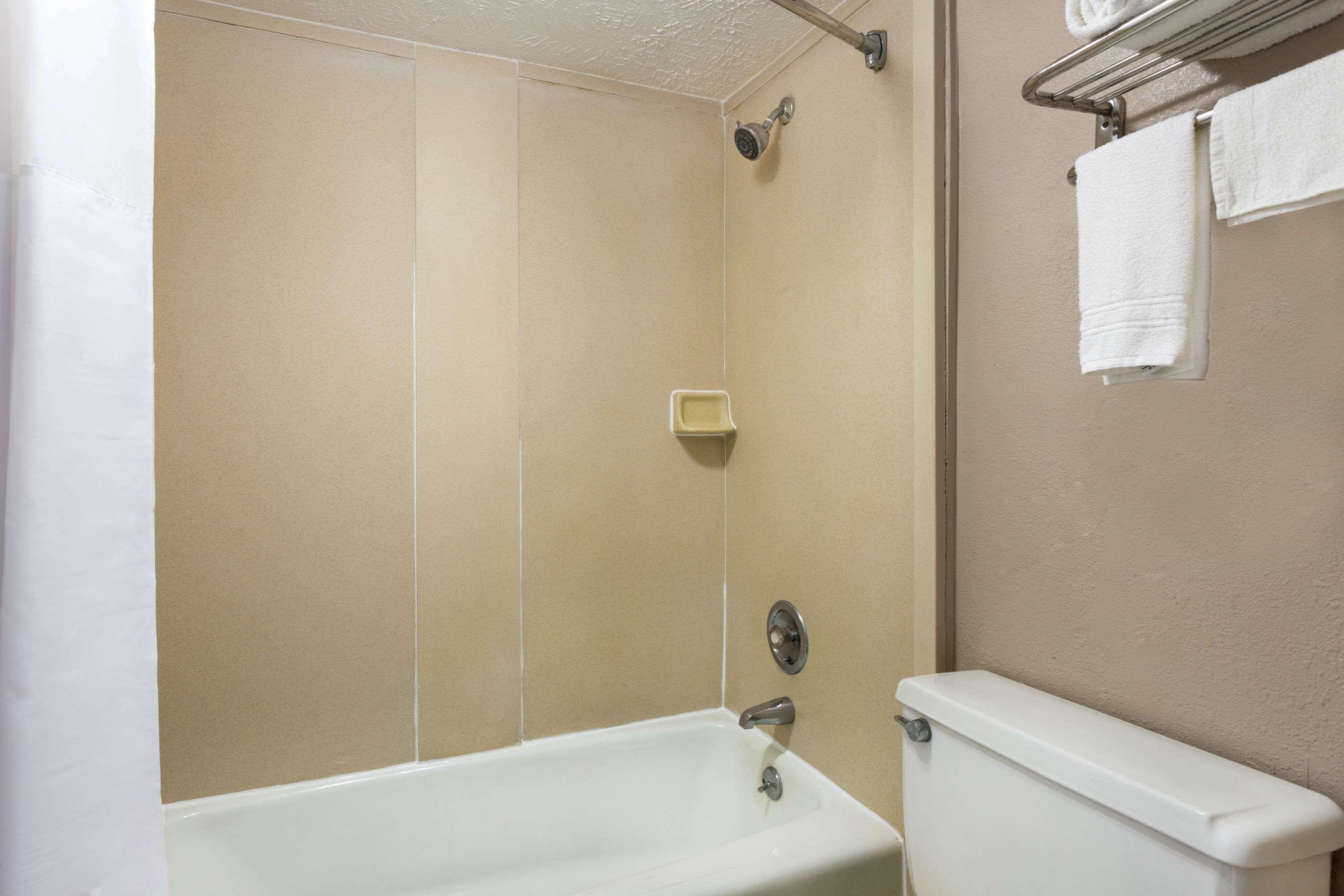 Super 8 By Wyndham Locust Grove Motel Екстериор снимка