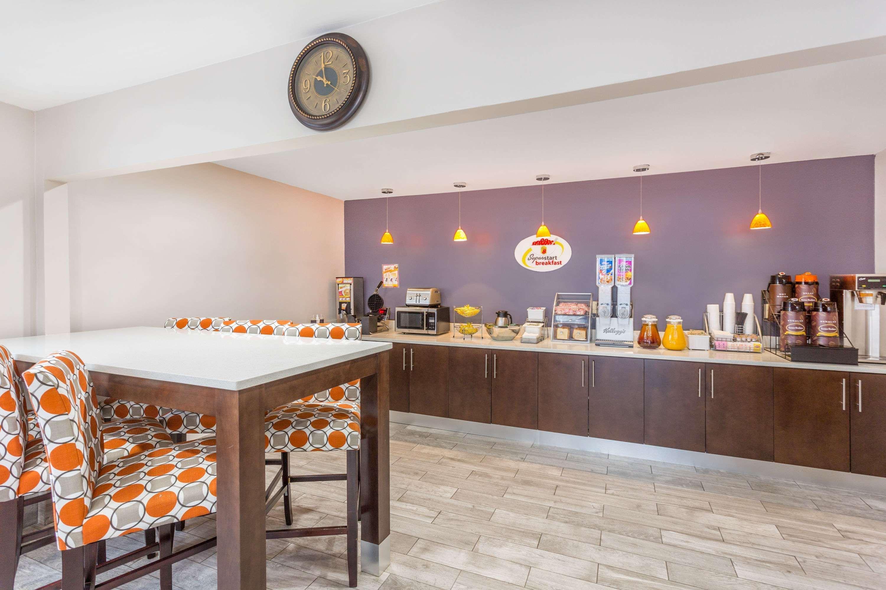 Super 8 By Wyndham Locust Grove Motel Екстериор снимка