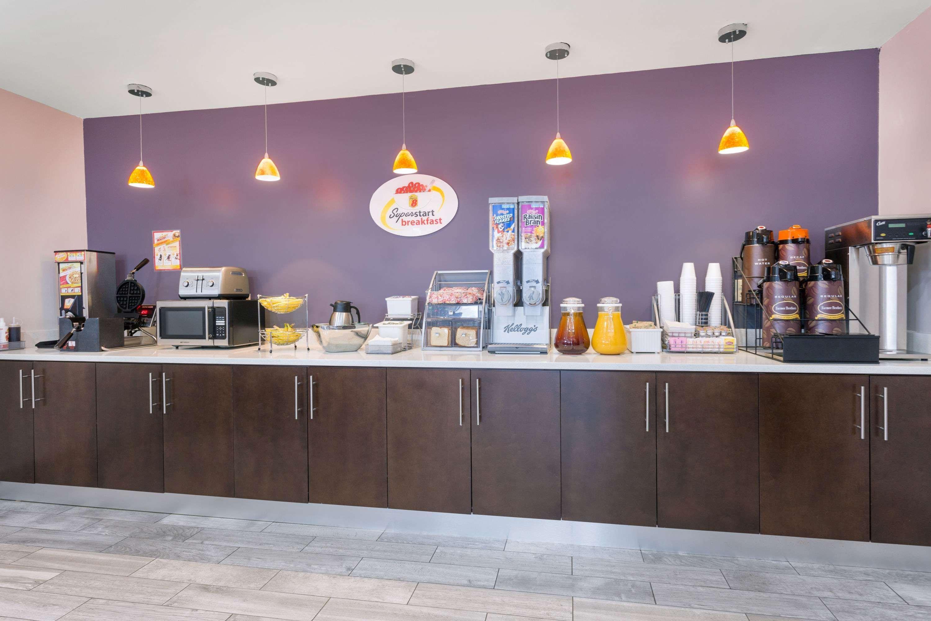 Super 8 By Wyndham Locust Grove Motel Екстериор снимка