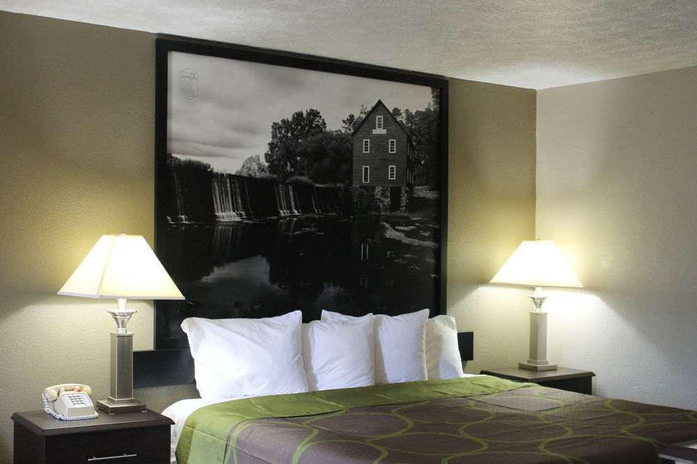 Super 8 By Wyndham Locust Grove Motel Екстериор снимка