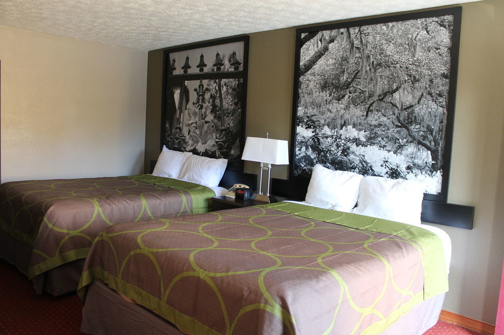 Super 8 By Wyndham Locust Grove Motel Екстериор снимка