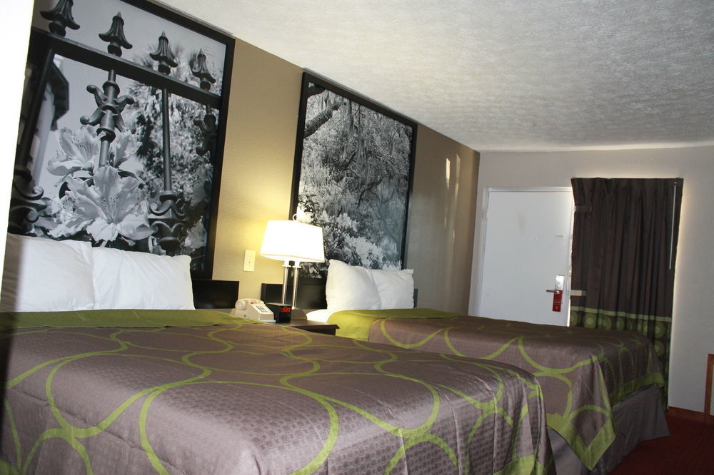 Super 8 By Wyndham Locust Grove Motel Екстериор снимка