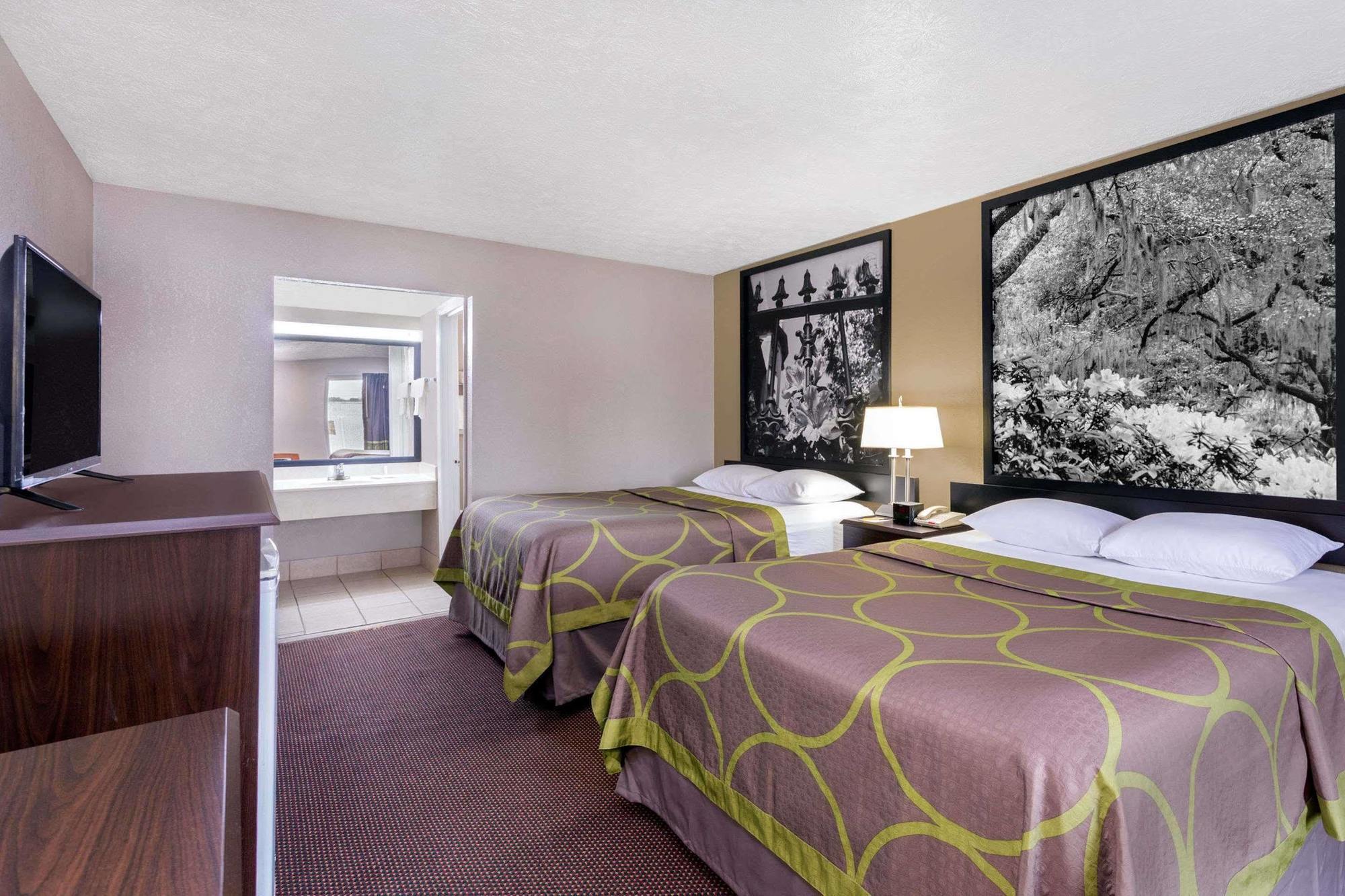 Super 8 By Wyndham Locust Grove Motel Екстериор снимка