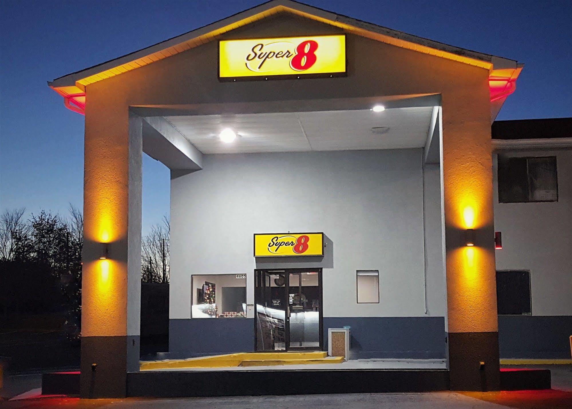 Super 8 By Wyndham Locust Grove Motel Екстериор снимка
