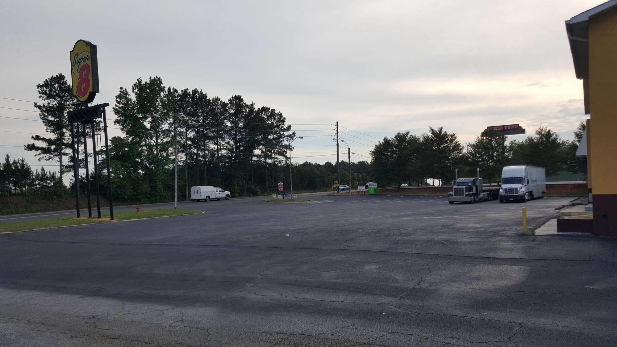 Super 8 By Wyndham Locust Grove Motel Екстериор снимка